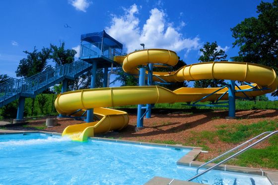 Un buon prezzo. Parco di divertimenti all'aperto bambini piscina scivolo in fibra di vetro a spirale in linea