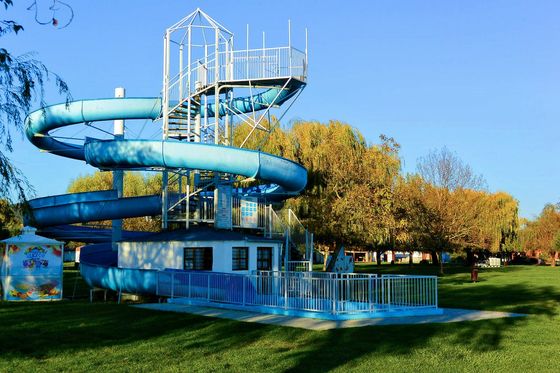 Un buon prezzo. Attrazioni all'aperto Parco acquatico Disegno giochi per bambini attrezzature scivolo in fibra di vetro in linea