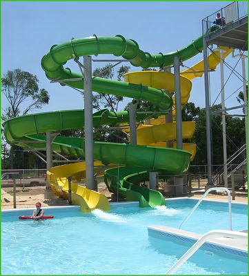 Un buon prezzo. 3D Design Pool Water Slide Customed Color Fiberglass Capacity Of 100KG Suitable For Adult And Child Water Games in linea