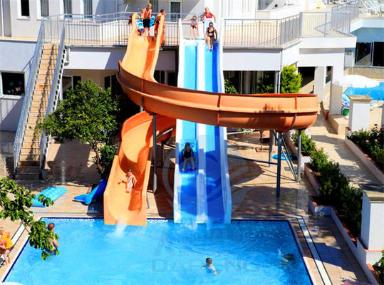 L'arcobaleno che corre il CE combinato curvo RoHS dell'acquascivolo della piscina ha approvato