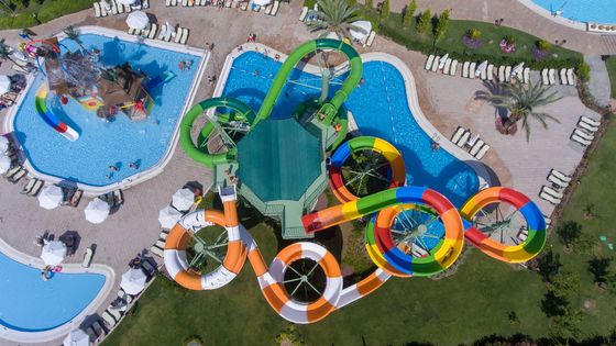 Parco di divertimenti Grandi attrezzature di gioco sopra la piscina terra Slide bambini