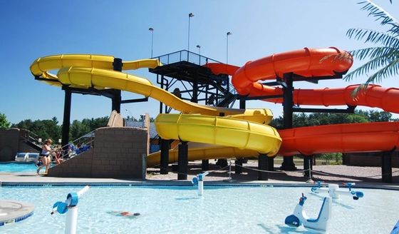 Parco giochi acquatici attrezzature da gioco piscina esterna in fibra di vetro singola grande scivolo a spirale set per bambini
