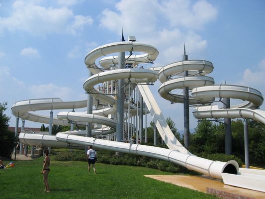 Un buon prezzo. Piscina giochi d'acqua per adulti scivolo tubo parco giochi per bambini in linea