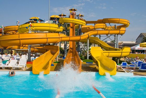 Un buon prezzo. OEM Parco di divertimenti Piscina Gite Grandi giochi scivolo in fibra di vetro in linea