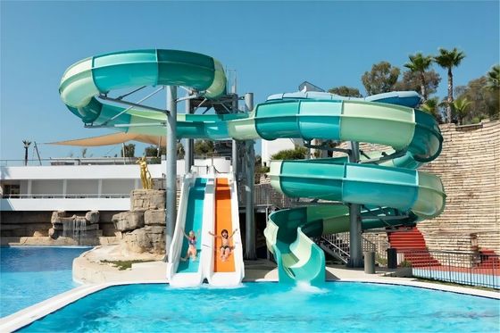 Un buon prezzo. 5 persone piscina in fibra di vetro scivolo d'acqua giochi di parco gite per bambini accessori in linea