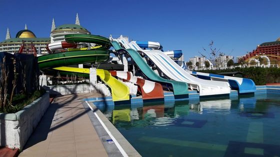 Un buon prezzo. Parco di divertimenti acquatici Giochi di cavallo Grande scivolo in fibra di vetro in vendita in linea