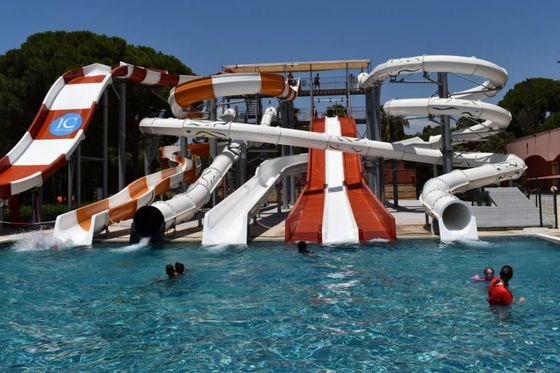 1 Persone Cortile piscina in fibra di vetro scivolo d'acqua larghezza 7m