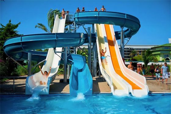Un buon prezzo. ODM attrezzature per giochi acquatici all'aperto piscina scivolo a terra in linea
