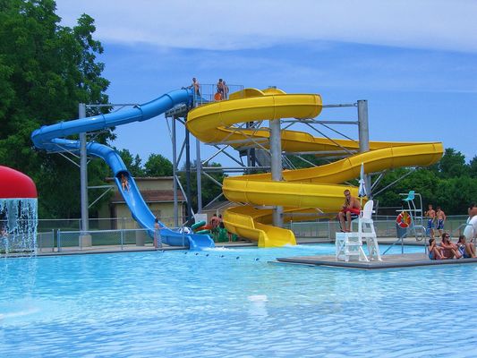 Un buon prezzo. OEM Parco di divertimenti all'aperto Bambini giochi d'acqua accessori scivolo in fibra di vetro in linea