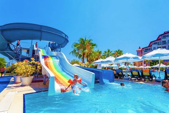 OEM Hot Sale Prodotti per parchi di divertimenti per tubi esterni Disegnatore di scivoli d'acqua in fibra di vetro