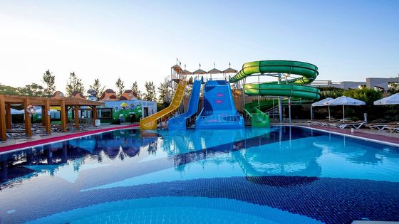 Un buon prezzo. Parco giochi acquatici attrezzature di gioco morbide scivolo in fibra di vetro per adulti in linea
