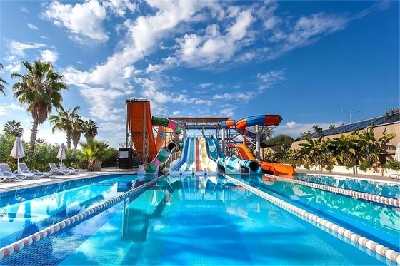 Un buon prezzo. Parco di divertimenti passeggeri adulti acqua grande scivolo fibra di vetro con 220 M3/h flusso d'acqua in linea