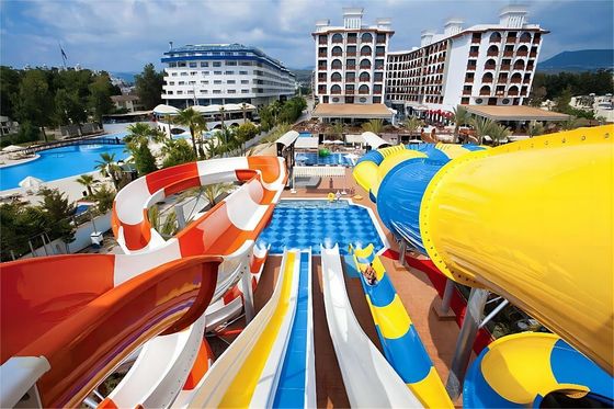Un buon prezzo. Parco di divertimenti acquatici all'aperto Adulti Piscina d'acqua Scivolo in fibra di vetro in linea