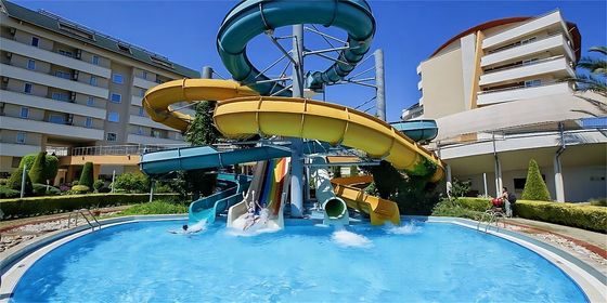 Parco acquatico esterno attrezzare tubi piscina scivoli in fibra di vetro