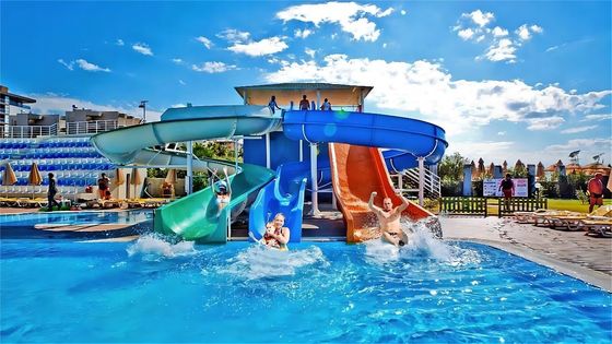 Un buon prezzo. ODM Parco acquatico all'aria aperta Attività sportive Piscina scivolo in fibra di vetro per bambini in linea
