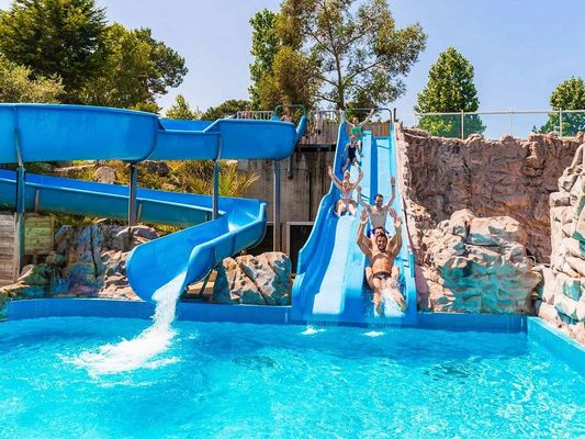 Un buon prezzo. OEM Parco giochi acquatici Piscina Gioco estivo Scivolo a spirale in fibra di vetro per giochi all'aria aperta in linea
