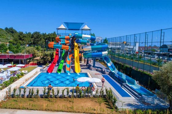 Un buon prezzo. Parco acquatico commerciale all'aperto Piscina giochi scivolo in fibra di vetro acquatico per bambini in linea