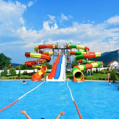 Un buon prezzo. OEM Parco per bambini Bambini Parco giochi Carnevale acquatico Passeggiate Attrezzature Set di scivoli in fibra di vetro a spirale in linea