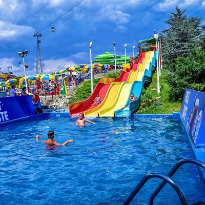Un buon prezzo. ODM Parco di divertimenti acquatico esterno grande piscina estiva scivolo arcobaleno in fibra di vetro per bambini in linea