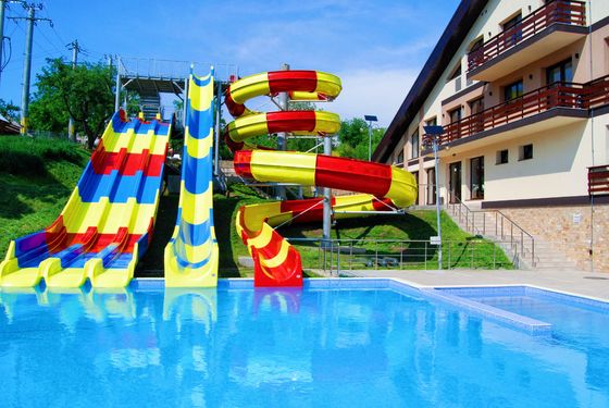 Un buon prezzo. OEM Commerciale Parco di divertimenti acquatici Ride Fibra di vetro tubo di scivolo a spirale Set in vendita in linea