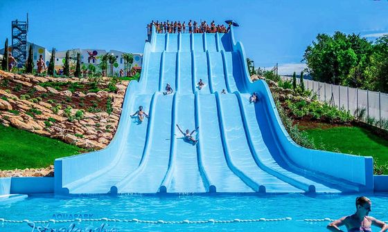 Un buon prezzo. OEM Parco acquatico esterno Piscina Set giocattoli attrezzature di divertimento Play Slide in linea