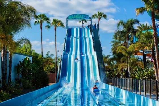 Un buon prezzo. Parco acquatico piscina giochi personalizzati scivolo d'acqua in fibra di vetro per adulti in linea