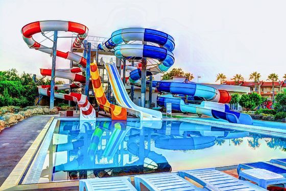 Un buon prezzo. Parco acquatico Parco giochi Fibra di vetro attrezzature di gioco Scivolo a spirale per bambini in linea