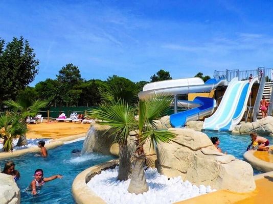 ODM Parco giochi acquatici all'aperto attrezzature per piscina scivolo in fibra di vetro per bambini