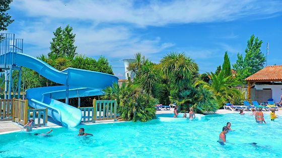 Un buon prezzo. Piscine commerciali Gioco d'acqua Fibra di vetro Slide 10-12mm Spessore in linea