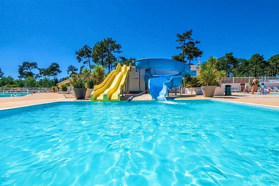Un buon prezzo. Parco acquatico attrezzature di gioco per bambini scivolo in fibra di vetro per piscina altezza 5-12 m in linea