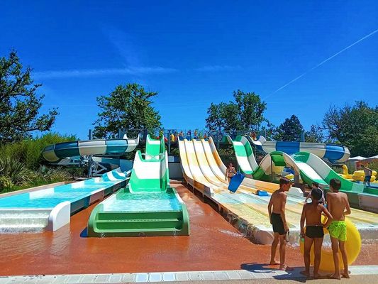 I bambini giocano divertimento giochi d'acqua scivolo in fibra di vetro per piscina