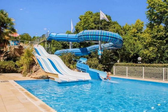 Un buon prezzo. Parco acquatico commerciale attrezzature di divertimento scivolo in fibra di vetro 1 persona in linea