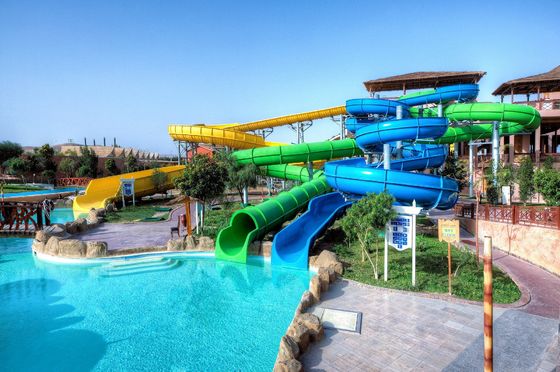 Un buon prezzo. Parco acquatico Parco giochi Piscina giochi Fibra di vetro Slide a spirale in linea