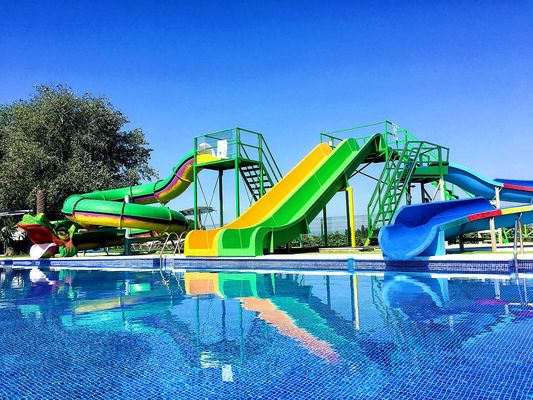 Un buon prezzo. Parco acquatico per bambini attrezzature per giochi d'acqua tubo a spirale d'acqua set per bambini in linea