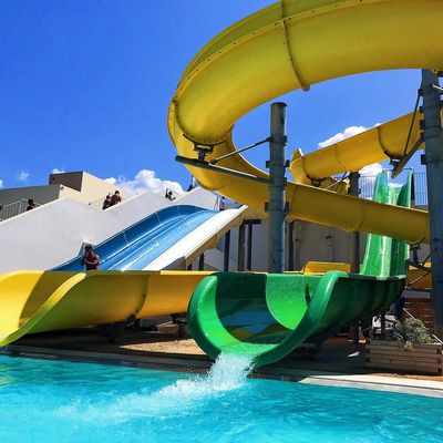 5-12 metri di larghezza scivolo per la piscina in fibra di vetro per i clienti dei trasporti terrestri
