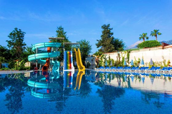 Un buon prezzo. 5-12 M di larghezza piscina giochi parco acquatico scivolo per adulti 18,5 kW di potenza in linea