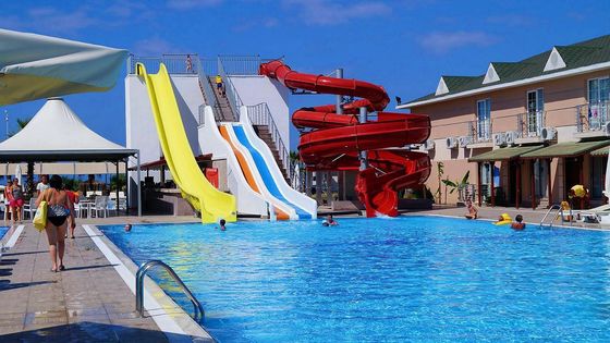 Parco giochi acquatici Disegno attrezzature divertimento piscina Passeggiata su misura