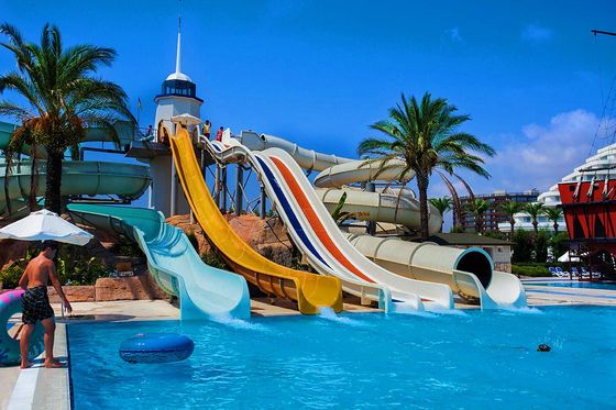 Parco giochi acquatici per bambini Parco giochi piscina Parco giochi con scivolo d'acqua