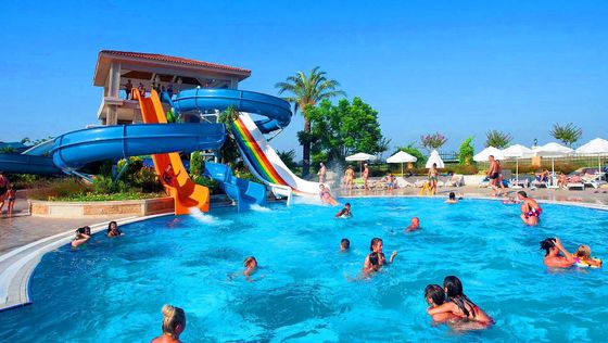 Un buon prezzo. Parco acquatico per bambini giochi d'acqua piscina scivolo in fibra di vetro set per bambini in linea