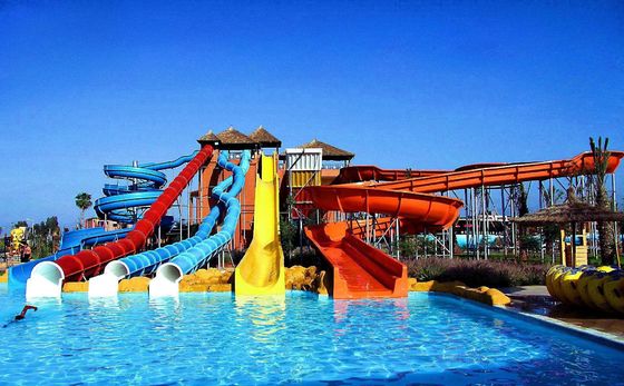 OEM Parco di divertimenti acquatici esterno Grandi attrezzature scivolo in fibra di vetro Per piscina