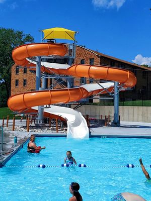 Parco acquatico commerciale Gioco di divertimento acquatico Arancio Spirale Single Slide Per Adulti