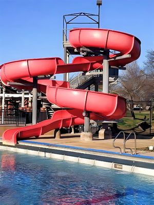 Un buon prezzo. Gioco piscina acqua Avventura attrezzature di gioco scivolo in fibra di vetro a spirale in linea
