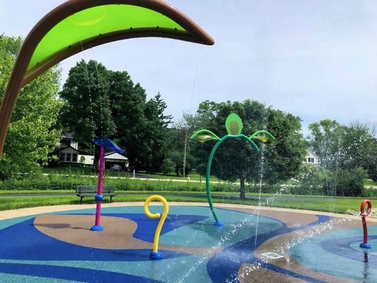 Un buon prezzo. Set di irrigatori per bambini per il parco giochi commerciale in linea