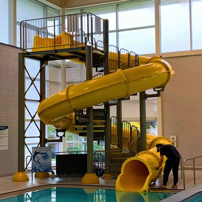 Un buon prezzo. Bambini divertimento parco giochi d'acqua giri piccola piscina d'acqua scivolo in linea