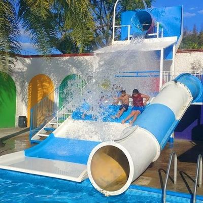 Parco di divertimenti Acqua spruzzo Facilità per bambini Piscina scivolo in fibra di vetro