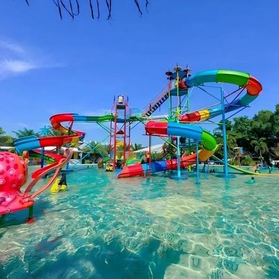 Parco di divertimenti acquatici Piscina esterna Piccolo scivolo in fibra di vetro