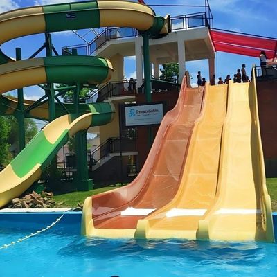 Un buon prezzo. Parco giochi acquatici all'aperto attrezzature Parco giochi scivolo in fibra di vetro in linea