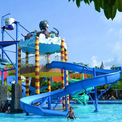 Un buon prezzo. Bambini in piscina in terra cavalcare scivolo in fibra di vetro per parco acquatico in linea