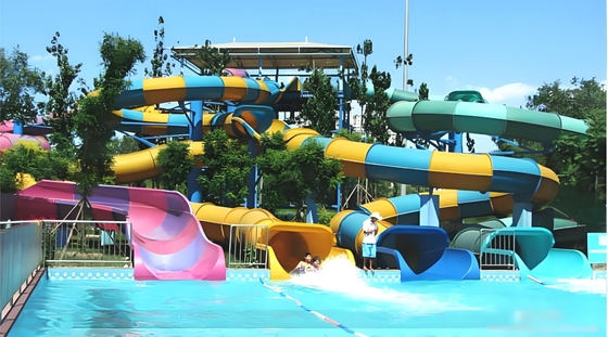 Un buon prezzo. 2025 Nuovo Scivolo per Piscina all'aperto in Vetroresina Attrezzatura per Giochi Acquatici Parco Giochi Design Personalizzato per Adulti in linea