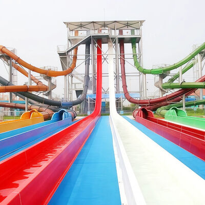 Un buon prezzo. Scivolo acquatico commerciale ad alta velocità in fibra di vetro Scivolo da corsa per parco acquatico in linea
